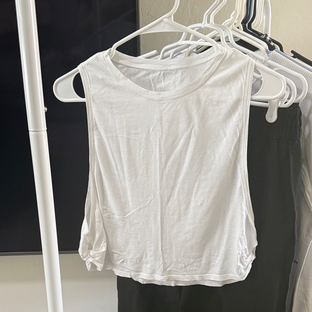 Lululemon White Sleeveless Crop Tank Top - Women